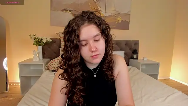 Snapshot of Ariella_Sol chatting on June 4, 2026, 12:48 am Ariella Sol online show from June 4, 2026, 12:48 am