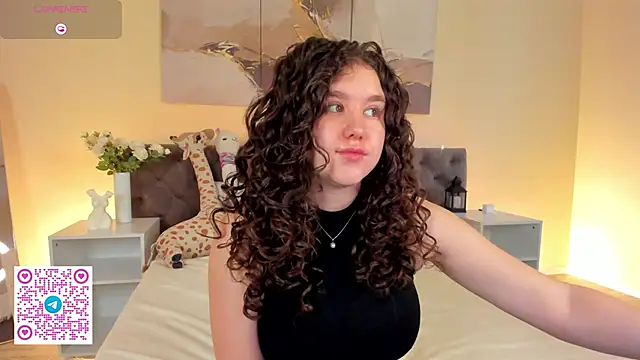 Snapshot of Ariella_Sol chatting on June 6, 2026, 1:11 am Ariella Sol online show from June 6, 2026, 1:11 am