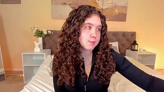 Snapshot of Ariella_Sol chatting on June 11, 2026, 1:16 am Ariella Sol online show from June 11, 2026, 1:16 am