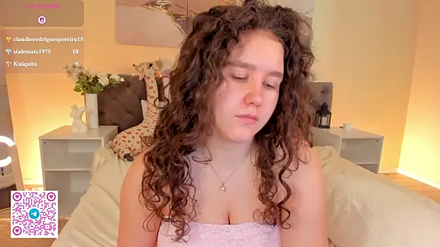 Snapshot of Ariella_Sol chatting on June 5, 2026, 7:14 am Ariella Sol online show from June 5, 2026, 7:14 am