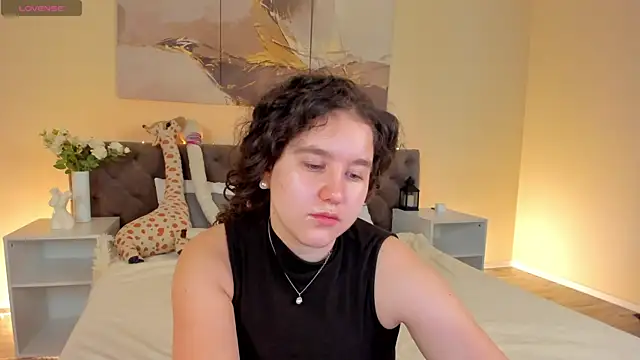 Snapshot of Ariella_Sol chatting on June 5, 2026, 1:10 am Ariella Sol online show from June 5, 2026, 1:10 am