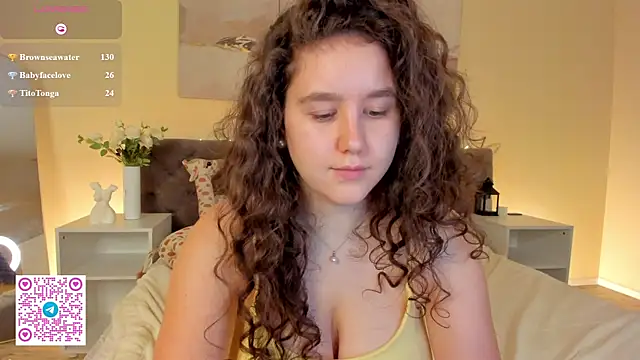 Snapshot of Ariella_Sol chatting on May 31, 2026, 1:17 pm Ariella Sol online show from May 31, 2026, 1:17 pm