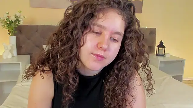 Snapshot of Ariella_Sol chatting on June 18, 2026, 1:04 am Ariella Sol online show from June 18, 2026, 1:04 am