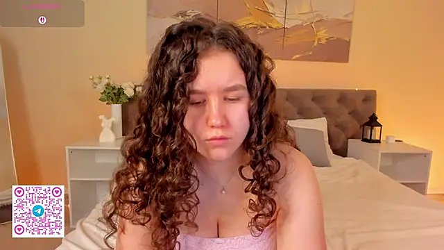 Snapshot of Ariella_Sol chatting on June 11, 2026, 2:53 am Ariella Sol online show from June 11, 2026, 2:53 am