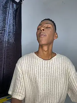 maiki18  online show from April 1, 2026, 9:12 pm