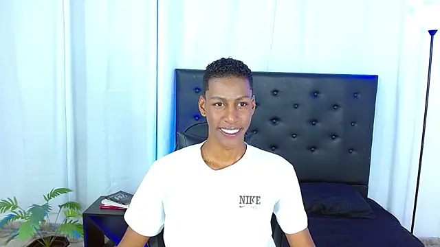 maiki18  online show from March 10, 2026, 8:24 pm