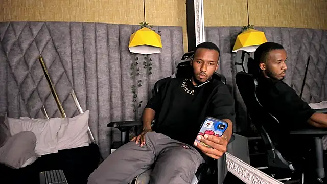 Snapshot of JamesParck chatting on March 9, 2026, 10:57 pm JamesParck online show from March 9, 2026, 10:57 pm