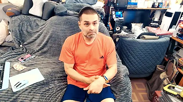 Snapshot of ClampMaster chatting on October 11, 2025, 10:00 pm ClampMaster online show from October 11, 2025, 10:00 pm