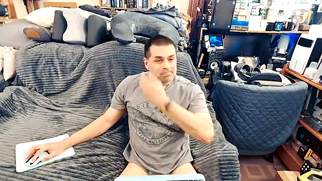 Snapshot of ClampMaster chatting on September 24, 2025, 12:29 am ClampMaster online show from September 24, 2025, 12:29 am