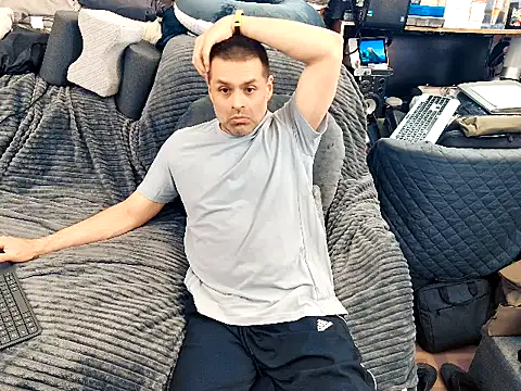 Snapshot of ClampMaster chatting on December 19, 2025, 2:04 am ClampMaster online show from December 19, 2025, 2:04 am