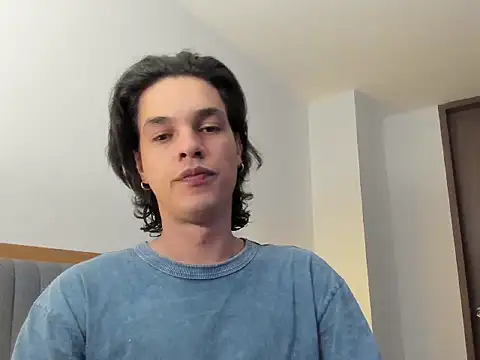 uglycoyote18 online show from April 26, 2026, 10:34 am