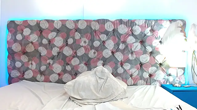 MariaJoseWalker online show from January 27, 2025, 8:17 pm