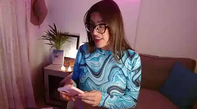 Snapshot of Nicole_white_11 chatting on March 14, 2025, 1:37 am Nicole white 11 online show from March 14, 2025, 1:37 am