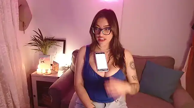 Snapshot of Nicole_white_11 chatting on March 11, 2025, 1:48 am Nicole white 11 online show from March 11, 2025, 1:48 am