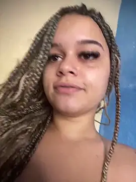 Snapshot of Lolacavalona chatting on March 17, 2025, 2:45 pm Lolacavalona online show from March 17, 2025, 2:45 pm