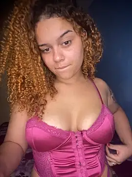 Snapshot of Lolacavalona chatting on October 14, 2025, 12:00 am Lolacavalona online show from October 14, 2025, 12:00 am