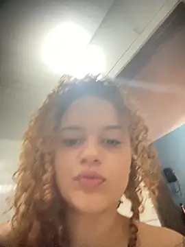 Snapshot of Lolacavalona chatting on October 3, 2025, 3:46 pm Lolacavalona online show from October 3, 2025, 3:46 pm