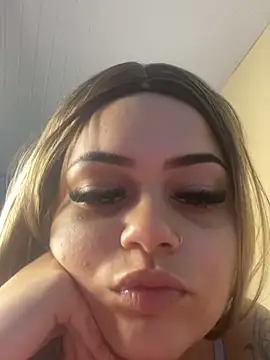Snapshot of Lolacavalona chatting on December 8, 2024, 6:06 pm Lolacavalona online show from December 8, 2024, 6:06 pm