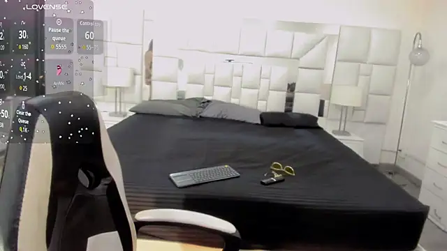 Snapshot of AdharaaMoon chatting on November 18, 2025, 7:17 pm AdharaaMoon online show from November 18, 2025, 7:17 pm