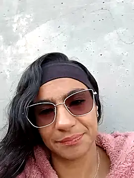 Snapshot of Leslly_ chatting on November 13, 2025, 12:42 pm Leslly online show from November 13, 2025, 12:42 pm