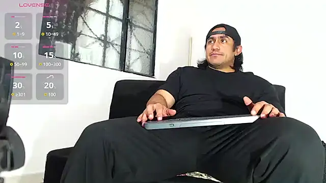 Snapshot of willian_m777 chatting on December 2, 2025, 4:14 am willian m777 online show from December 2, 2025, 4:14 am