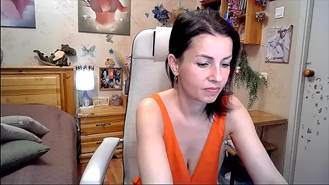 Snapshot of Kendra_Mom chatting on April 23, 2026, 10:00 am Kendra Mom online show from April 23, 2026, 10:00 am