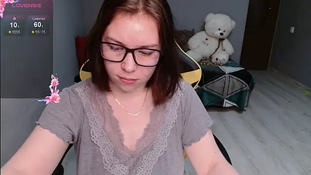Snapshot of Emily_Amorre chatting on November 9, 2025, 4:00 pm Emily Amorre online show from November 9, 2025, 4:00 pm