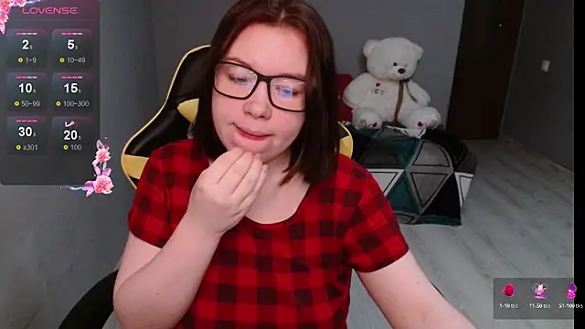 Emily Amorre online show from September 24, 2025, 1:13 am