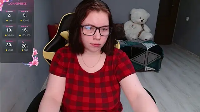 Snapshot of Emily_Amorre chatting on November 10, 2025, 7:19 pm Emily Amorre online show from November 10, 2025, 7:19 pm