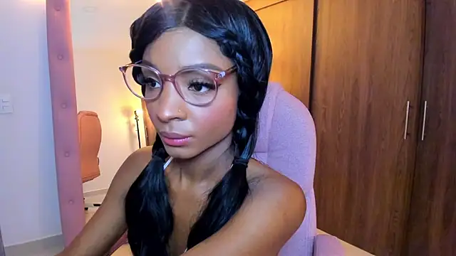 Snapshot of alikahouston4 chatting on April 3, 2026, 7:48 am alikahouston4 online show from April 3, 2026, 7:48 am