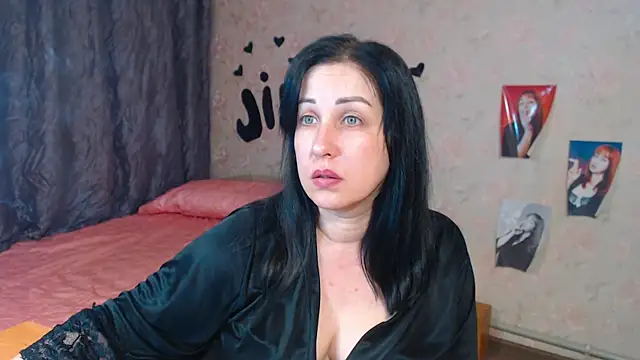 Snapshot of JillStevens chatting on October 20, 2025, 4:03 am JillStevens online show from October 20, 2025, 4:03 am