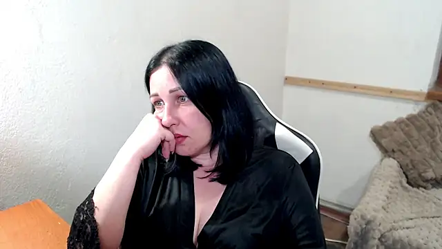 Snapshot of JillStevens chatting on June 3, 2026, 8:02 pm JillStevens online show from June 3, 2026, 8:02 pm