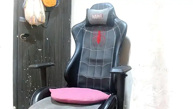 hedocock21 online show from February 4, 2026, 5:02 am