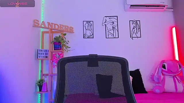 EmillySanders online show from April 28, 2026, 11:09 pm