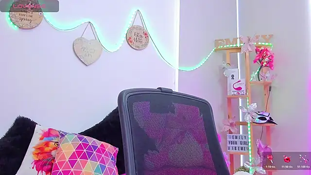 Snapshot of EmillySanders chatting on November 15, 2025, 8:02 pm EmillySanders online show from November 15, 2025, 8:02 pm