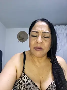 Snapshot of Gina_Myers chatting on December 1, 2025, 1:06 am Gina Myers online show from December 1, 2025, 1:06 am