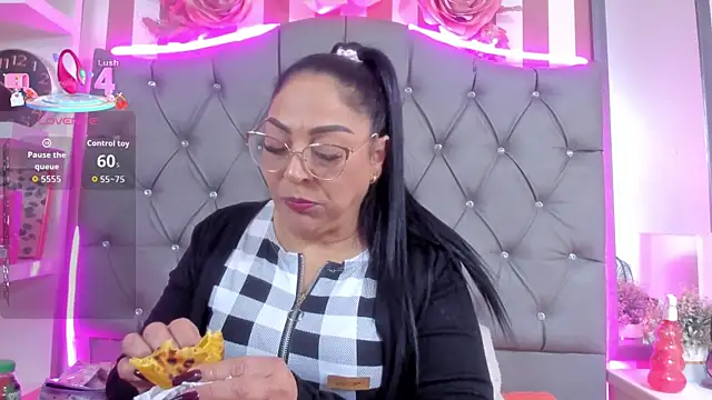 Snapshot of Gina_Myers chatting on November 7, 2025, 12:42 pm Gina Myers online show from November 7, 2025, 12:42 pm