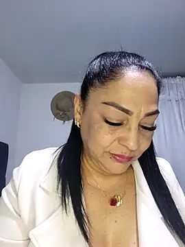 Snapshot of Gina_Myers chatting on November 16, 2025, 1:43 am Gina Myers online show from November 16, 2025, 1:43 am