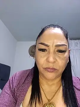 Snapshot of Gina_Myers chatting on November 18, 2025, 2:16 am Gina Myers online show from November 18, 2025, 2:16 am