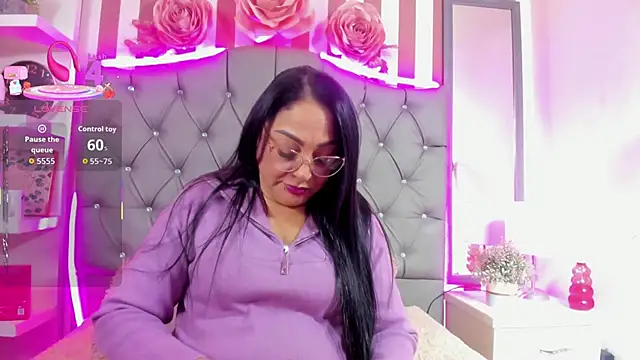 Snapshot of Gina_Myers chatting on November 4, 2025, 12:20 pm Gina Myers online show from November 4, 2025, 12:20 pm