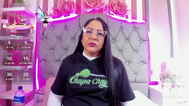 Snapshot of Gina_Myers chatting on November 3, 2025, 1:04 pm Gina Myers online show from November 3, 2025, 1:04 pm