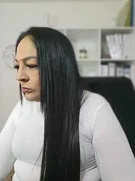 Snapshot of Gina_Myers chatting on August 4, 2026, 3:33 am Gina Myers online show from August 4, 2026, 3:33 am