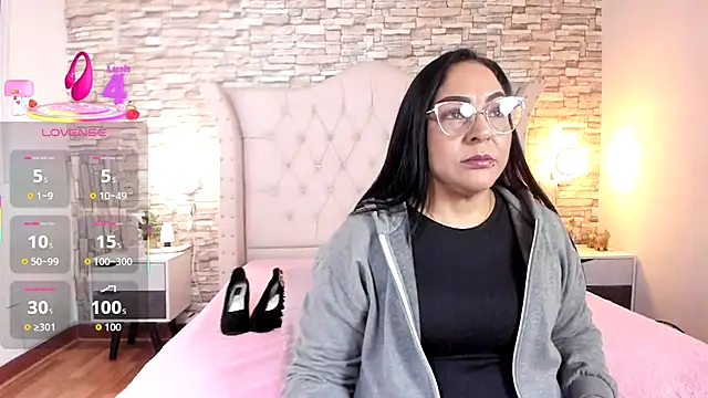 Snapshot of Gina_Myers chatting on October 12, 2025, 12:39 pm Gina Myers online show from October 12, 2025, 12:39 pm