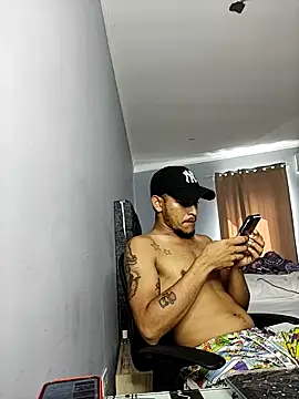 Snapshot of sexylatino22 chatting on December 31, 2024, 4:46 pm sexylatino22 online show from December 31, 2024, 4:46 pm