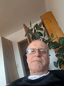 Milkasahne64 online show from February 13, 2026, 9:09 am