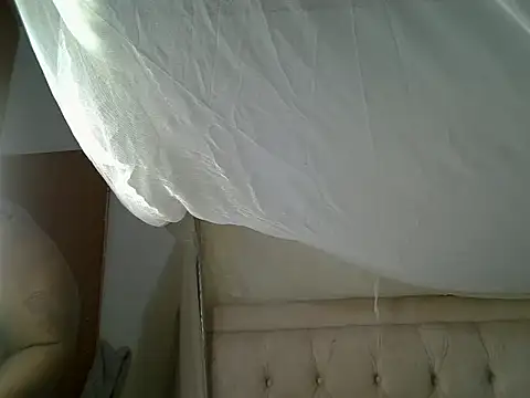 Snapshot of thickyelliana chatting on October 9, 2025, 8:37 am thickyelliana online show from October 9, 2025, 8:37 am