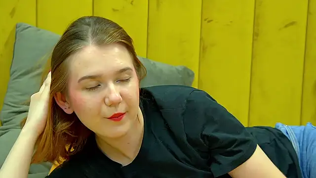 Snapshot of LessySmith chatting on October 18, 2025, 4:20 pm LessySmith online show from October 18, 2025, 4:20 pm