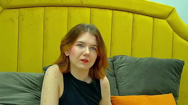 Snapshot of LessySmith chatting on October 13, 2025, 4:41 pm LessySmith online show from October 13, 2025, 4:41 pm