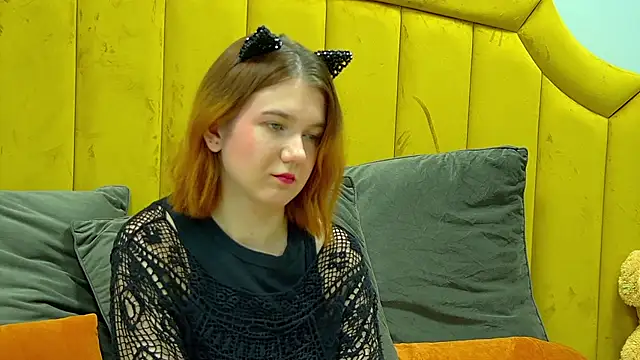 Snapshot of LessySmith chatting on October 11, 2025, 4:19 pm LessySmith online show from October 11, 2025, 4:19 pm