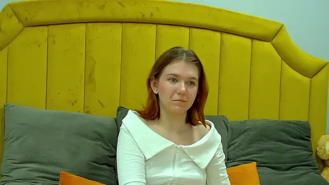 Snapshot of LessySmith chatting on October 21, 2025, 4:23 am LessySmith online show from October 21, 2025, 4:23 am